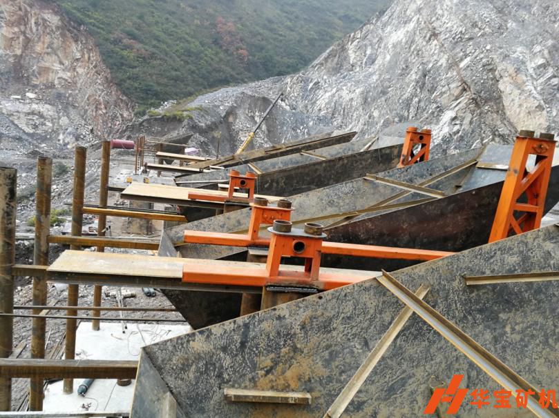 陜西寶雞市順通達礦業時產1000噸振動篩