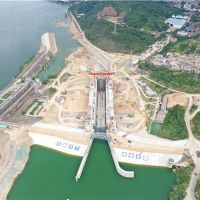 贛江全線貫通！江西萬(wàn)安樞紐二線船閘順利試通航 利好東、中部地區(qū)資源交流